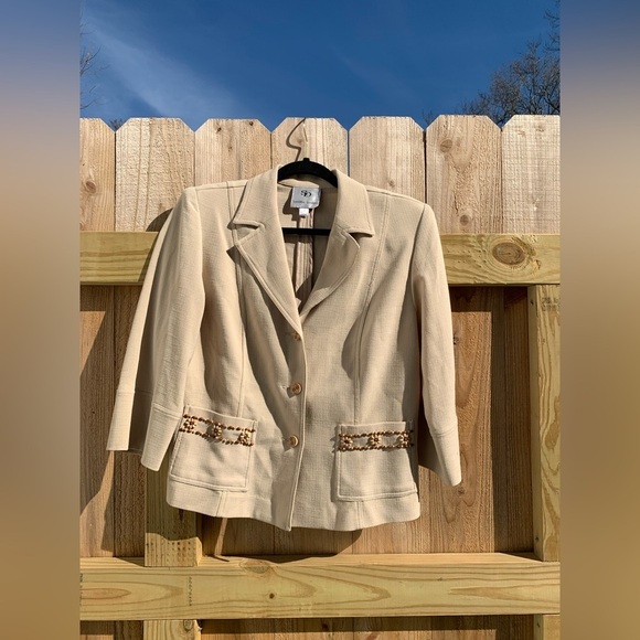 Sandra Darren Button Beige Blazer Wood Bead Embellished Stretch Fabric Size 8 - Picture 1 of 7